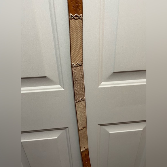 The Buckle tan and cream textured and embossed leather belt. Size L - Picture 2 of 6